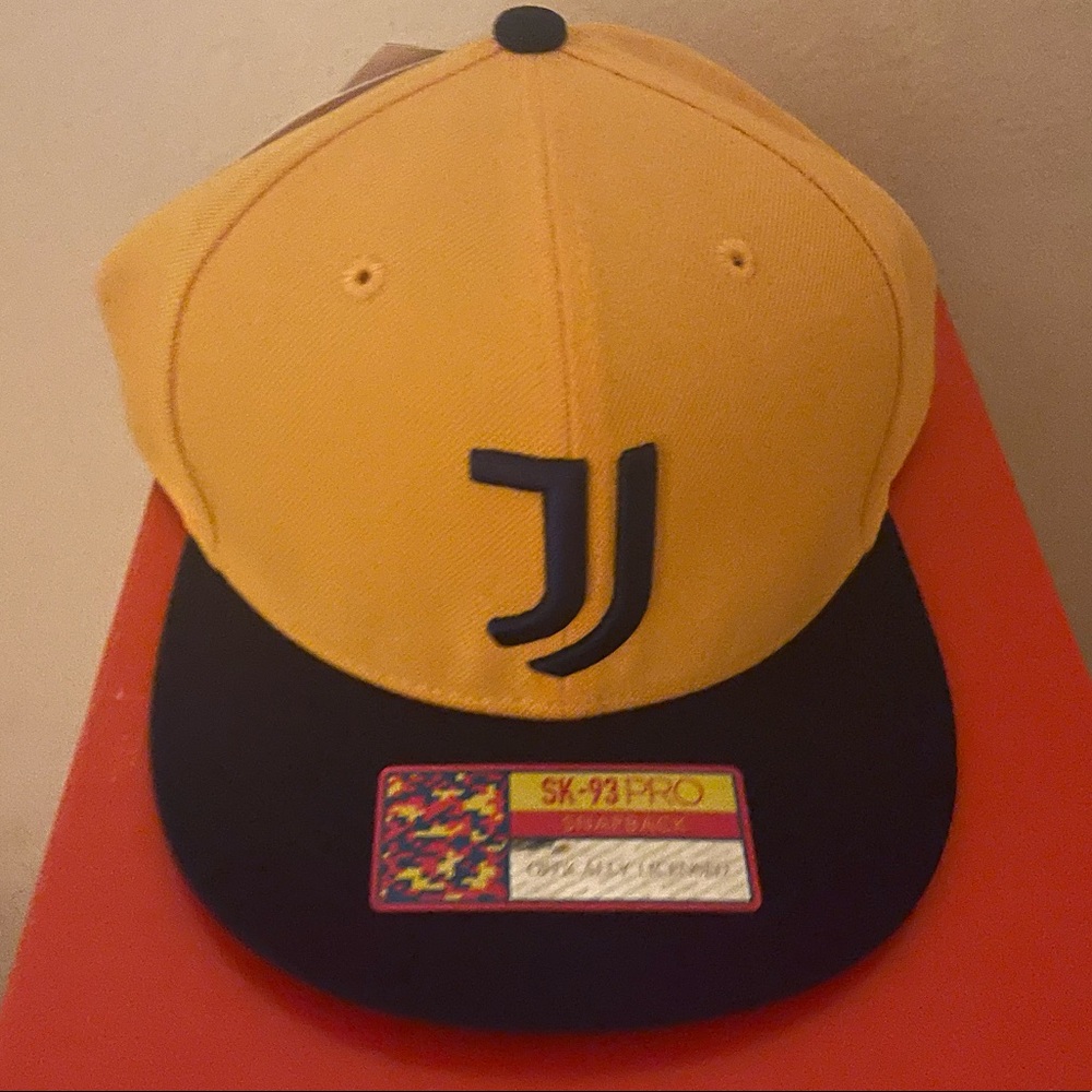 Juventus Hat